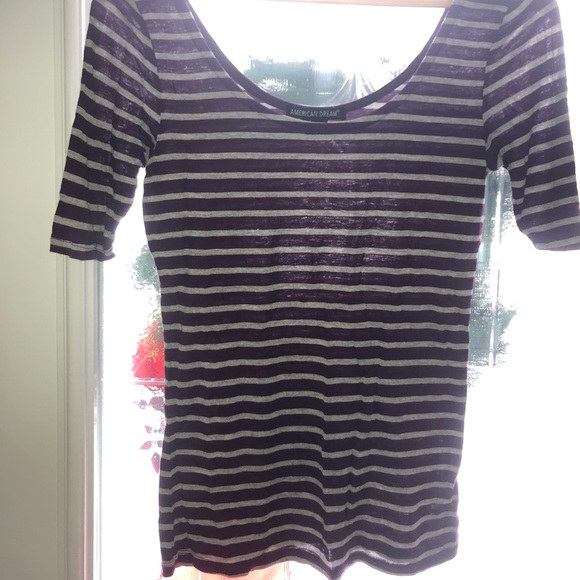 🌸3 for 10$ on all 5$ item 🌸 T-shirt - Picture 2 of 3